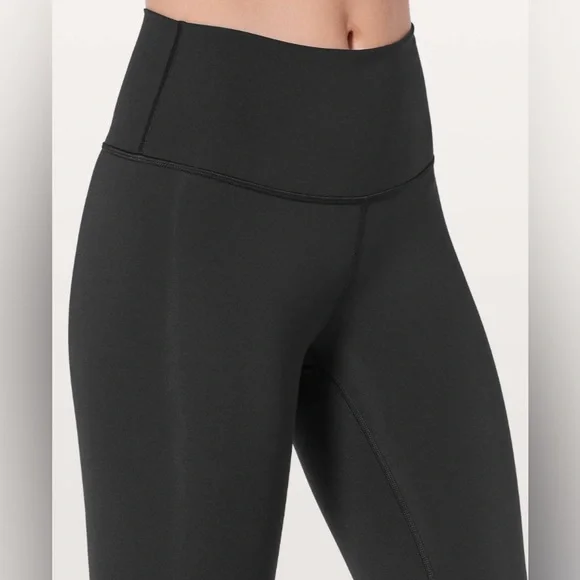 Lululemon Wunder Under Hi-Rise 1/2 Tight 17" in Black Size 2 - Picture 4 of 4